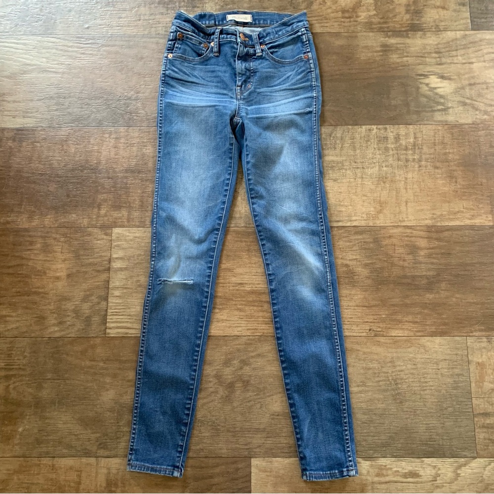 Madewell 9” High rise skinny jeans slightly distressed